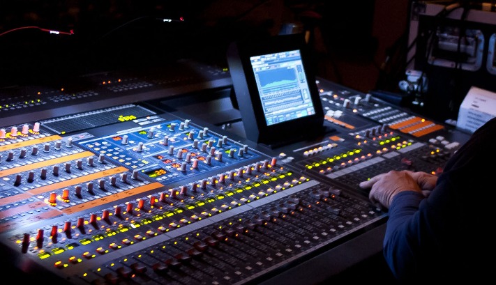 Music Production: How to Produce Music, The Easy to Read Guide for Music Producers Introduction by Tommy Swindali Ebook Read free for 30 days