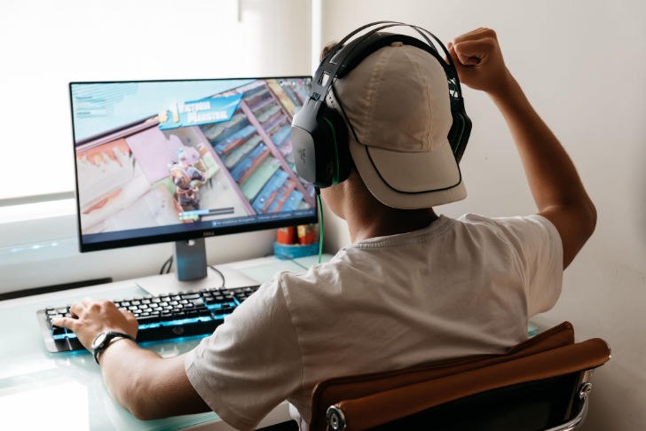 Gaming on the Internet: A Modern Phenomenon